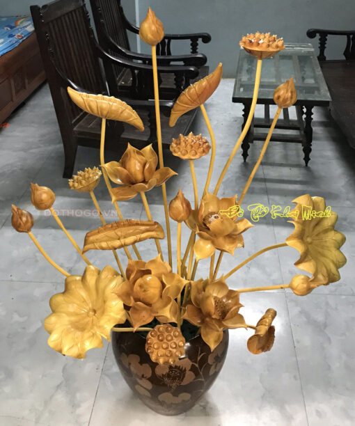 Hoa sen gỗ trang trí phòng khách